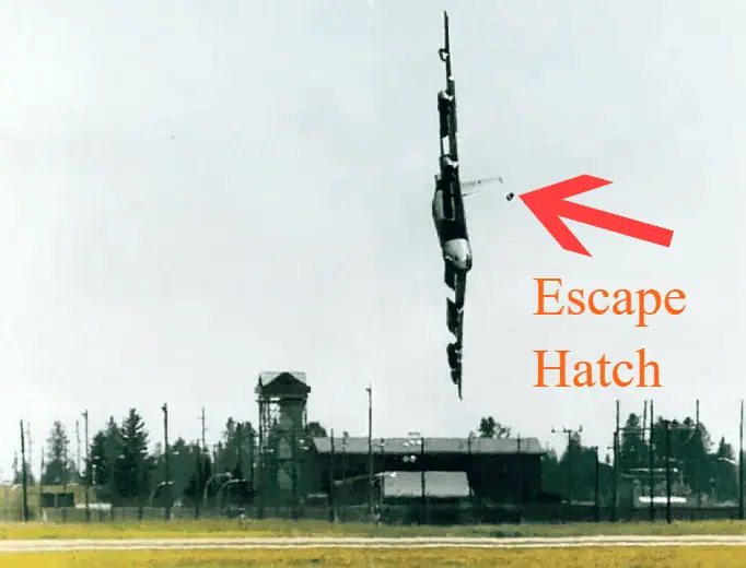 The image shows the last few seconds of the CZAR52 B-52 aircraft. The escape hatch of the co-pilot is shown with an arrow mark.